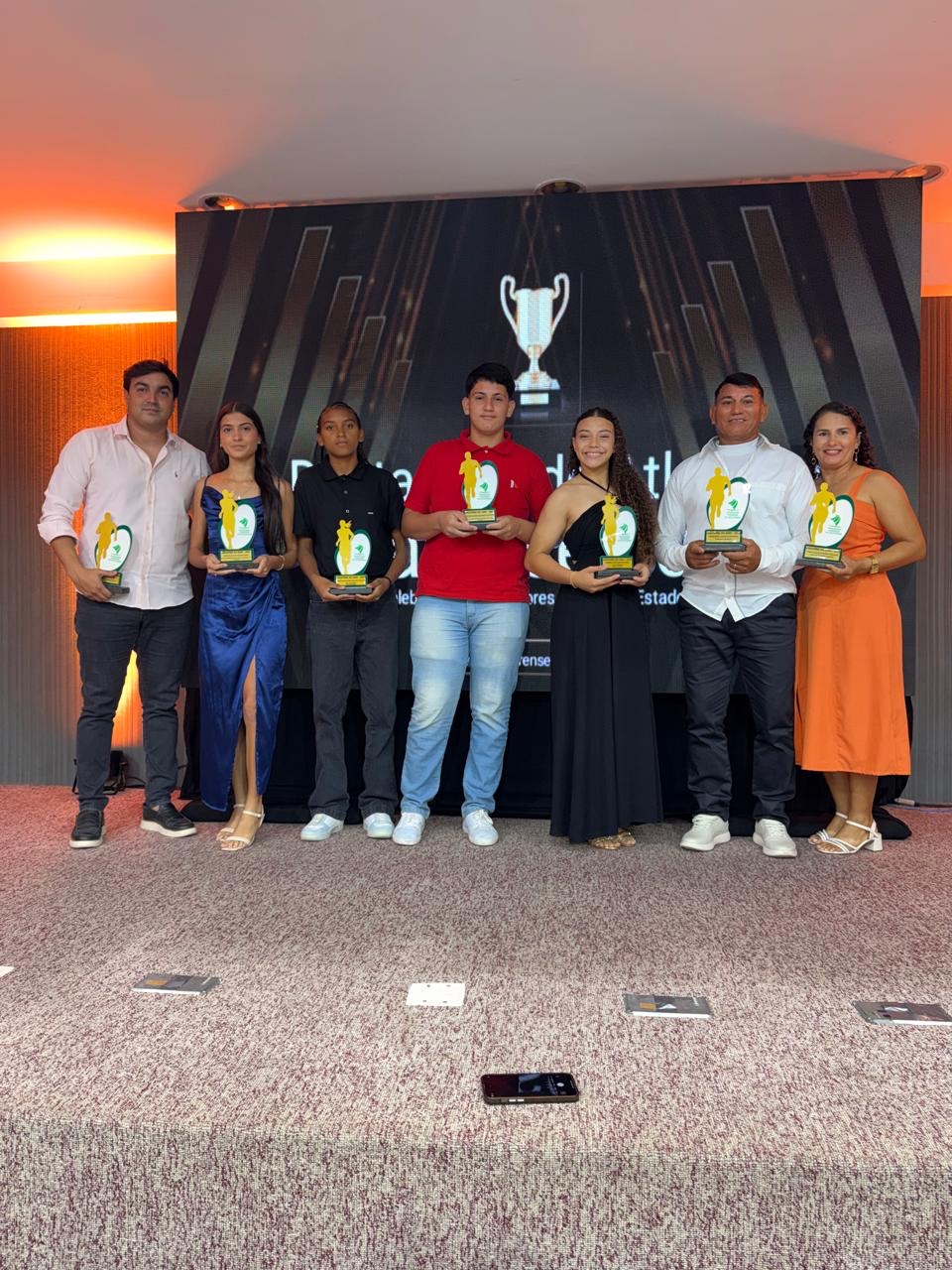 Atletas de Russas são homenageados com o Prêmio Destaque do Atletismo Cearense 2025