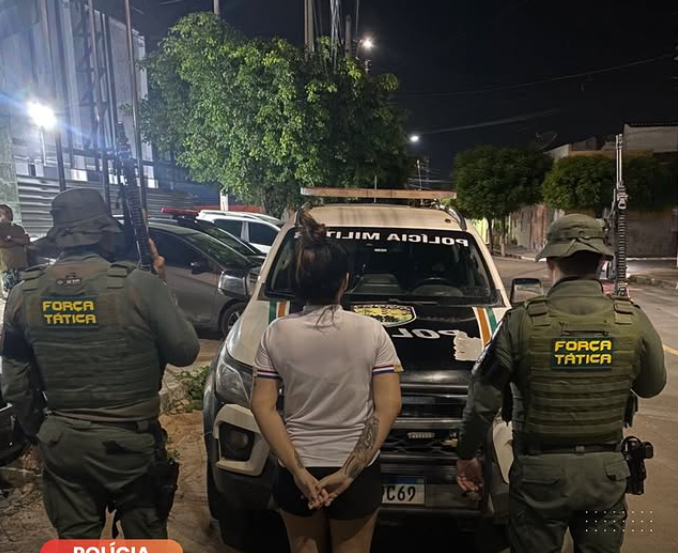Jovem é presa por tráfico de drogas no Tourão, em Russas