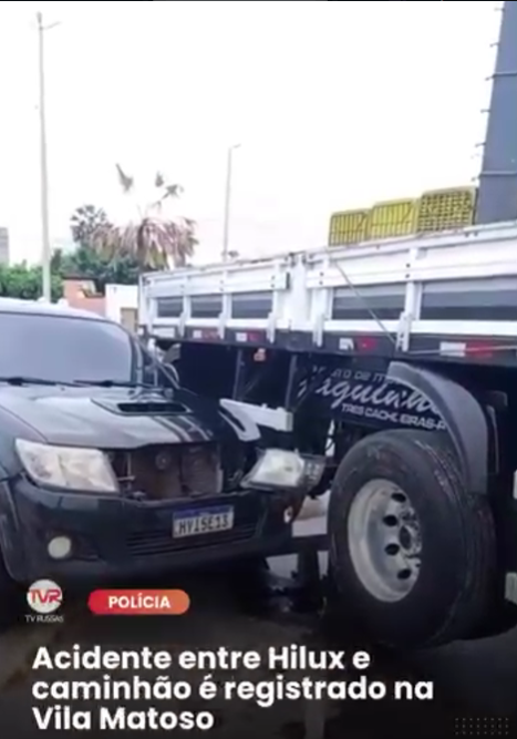 Acidente entre caminhonete Hilux e caminhão foi registrado na manhã de sexta-feira, dia 24, na Vila
Matoso, em Russas.